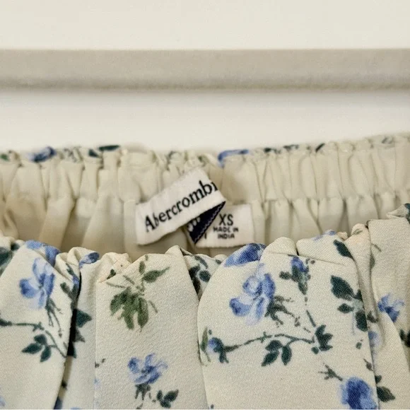 Abercrombie & Fitch Off-The-Shoulder Smocked Puff Sleeve Top | size XS - Picture 4 of 4